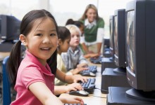 Fonte: http://socialmediaclub.org/sites/default/files/bigstock-children-at-computer-terminals-3917452.jpg